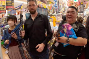 海外「ひどいけど最高ｗ」東京でアメリカ人ユーチューバーがレンタル○○を体験
