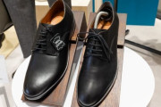 【画像】このリーマン向け本革靴が税込み３,９９０円！？ さすが俺たちのＧＵだぜ！