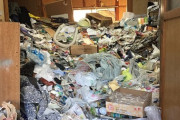 【画像】部屋が汚すぎてやばいんだ、助けてくれ、、、