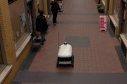 【動画】 アメリカの自動運転宅配ロボット、予想通りの結果になる……