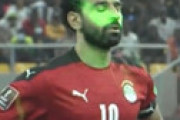 【動画】 エジプト代表、とんでもないPKの外し方でW杯出場逃す ⇒ レーザー攻撃がエグいと衝撃走る