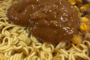 【画像】カップ麺を作るときに「後入れスープ」を先に入れてはいけないよｗｗｗｗ