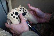 「ゲームコントローラー」が米軍の必須装備になっている！