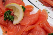 【新型コロナ】中国でサーモンを買わないよう呼びかけ→ その理由……