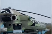 ウクライナ軍に鹵獲されたロシア軍の攻撃ヘリ「Mi-24 ハインド」…故障か燃料なかったのか！
