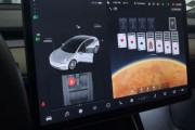 テスラ車で「運転中にゲームで遊べる機能」が発見されて非難殺到・・・