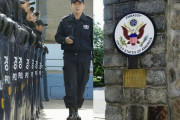 韓国の米大使公邸に親北大学生団体が侵入、警察は阻止せず1時間近く放置…当時、ハリス大使は不在！