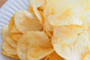 「ねぇ、私お茶菓子買ってきてってお願いしたよね？　誰がスナック菓子買ってこいって言ったの？」