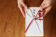 海外「日本のお年玉文化を紹介したよ」皆んなお金の話にはちょっと敏感