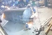 【動画】溶接作業をしていた大型タンクが爆発して6人が死傷した事故。
