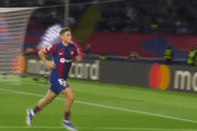 【GIF】サッカーで芝滑るゴールパフォーマンスあるじゃん？