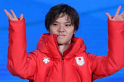 宇野昌磨の銅メダル　ひと足先に“帰宅”して愛犬の首に　弟・樹の報告に反響