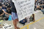 海外「香港空港へデモ隊押し寄せ全便欠航に海外賛否両論」海外の反応