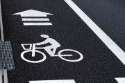 自転車専用道路を全国につなげるべきだったよなｗ