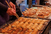 【お祭り】たこ焼きが700円 → 子供のお小遣いで買えなくなった屋台の価格設定が話題「縁日価格は高すぎて」の声も