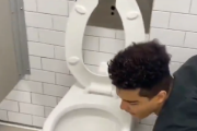 【画像】『#コロナウイルスチャレンジ 』でトイレの便座を舐めた男、新型コロナウイルスに感染