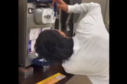 【悲報】迷惑系大学生、ソフトクリーム製造機から直飲みして書類送検されるｗｗｗｗ