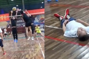 【衝撃】バレーボールに参加した高齢男性、大変な事に。（流血注意）