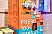 【朗報】搾りたてのオレンジジュースが飲める自動販売機、増える