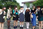【画像】結婚式に呼ばれた女さん達の中に普通の服の奴混ざるｗｗｗｗｗｗｗｗｗｗ