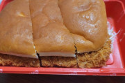 コメダの味噌カツパン１０００円　すき屋の牛丼味噌汁サラダセット６５０円