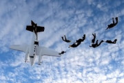 【動画】飛行機が失速してスピンしてしまう様子を直近から捉えた映像。King Air C90