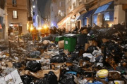 【悲報】 パリのデモ、ゴミ回収業者もストを起こし街中が腐臭とゴミまみれになる （※画像あり）