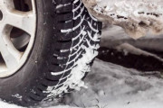 【悲報】俺氏、実家にスタッドレスタイヤを置いてきたせいで年末に実家に帰れないことが判明