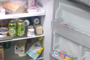 外国人「お前らの冷蔵庫の中身をチェックさせてくれないか？」