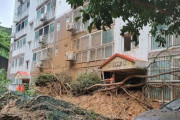 【画像あり】韓国人「台風10号の直撃を受けた韓国の台風被害現場がこちら‥土砂崩れでマンションの１階が土砂で埋まる」　韓国の反応