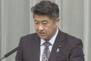 政府「外遊中に秘書官が公用車で観光するのは不適切な行動では無い」