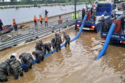 韓国陸軍、豪雨被害復旧作戦に特戦隊及び工兵部隊を投入…行方不明者の捜索・救助・水抜作業を実施！
