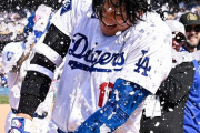 大谷翔平が移籍後初のサヨナラ安打！歓喜の水かけがイケメンすぎると話題