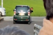【動画】撮り鉄、DQNの軽自動車に突っ込まれるｗｗ