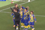 【海外の反応】「やられたよ笑」日本のサッカーの試合で生まれたあるシーンが外国人に大ウケ！