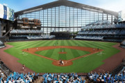 新球場ファウルゾーン狭すぎ問題、開幕まで時間が迫っていることから来季はそのまま試合開催へ　2023年オフから改修へ