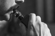 VAPE（電子たばこ）関連の肺障害、原因は酢酸ビタミンＥか・・・？　米疾病対策センターが着目