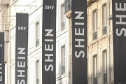 イメージぶち壊し　〜　パリの老舗百貨店、「SHEIN」誘致で信用失墜　相次ぎブランド撤退