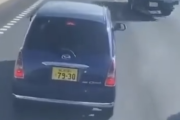 【ドラレコ動画】高速道路でトラックの運転手がガチギレした軽自動車　
