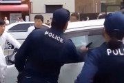 【動画】各国警察の窓の割り方ｗｗｗｗｗｗｗｗｗｗｗ