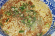 インスタントラーメンに入れたら美味しいもの教えてくれや
