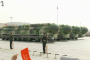 【中国建国70年記念】最新ミサイルなど新型兵器公開　複数の無人機を公開　専門家「アメリカをしのぐ戦力」　国慶節
