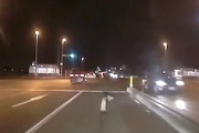 【動画】この軽自動車との事故、エスパーしか避けられない(´･_･`)