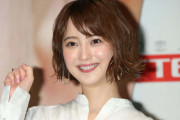 佐々木希、超ミニ絶対領域＆お腹ちら見せショットに絶賛の嵐「脚長い！」「かわいすぎる」