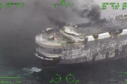 【炎上→沈没】EV3000台積んだ中国の運搬船、アラスカ沖で火災から沈没へ　乗組員22人救助