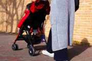 【驚愕】多発するベビーカーの転倒事故、原因の７割がコレだった…