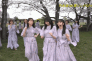【乃木坂46】メンバーが横になって仲良く歩くシーンは恒例だな！