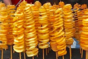 トルネードポテトとかいう屋台でしか見ない食べ物ｗｗｗｗｗ