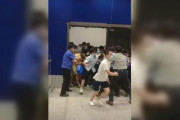 【大惨事】上海のIKEA、濃厚接触者が見つかって封鎖に　→　買い物客出口に殺到で大混乱