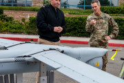 特殊部隊の作戦支援向け？ 米軍の無人航空機RQ-21が小型ドローンの運搬能力を獲得
